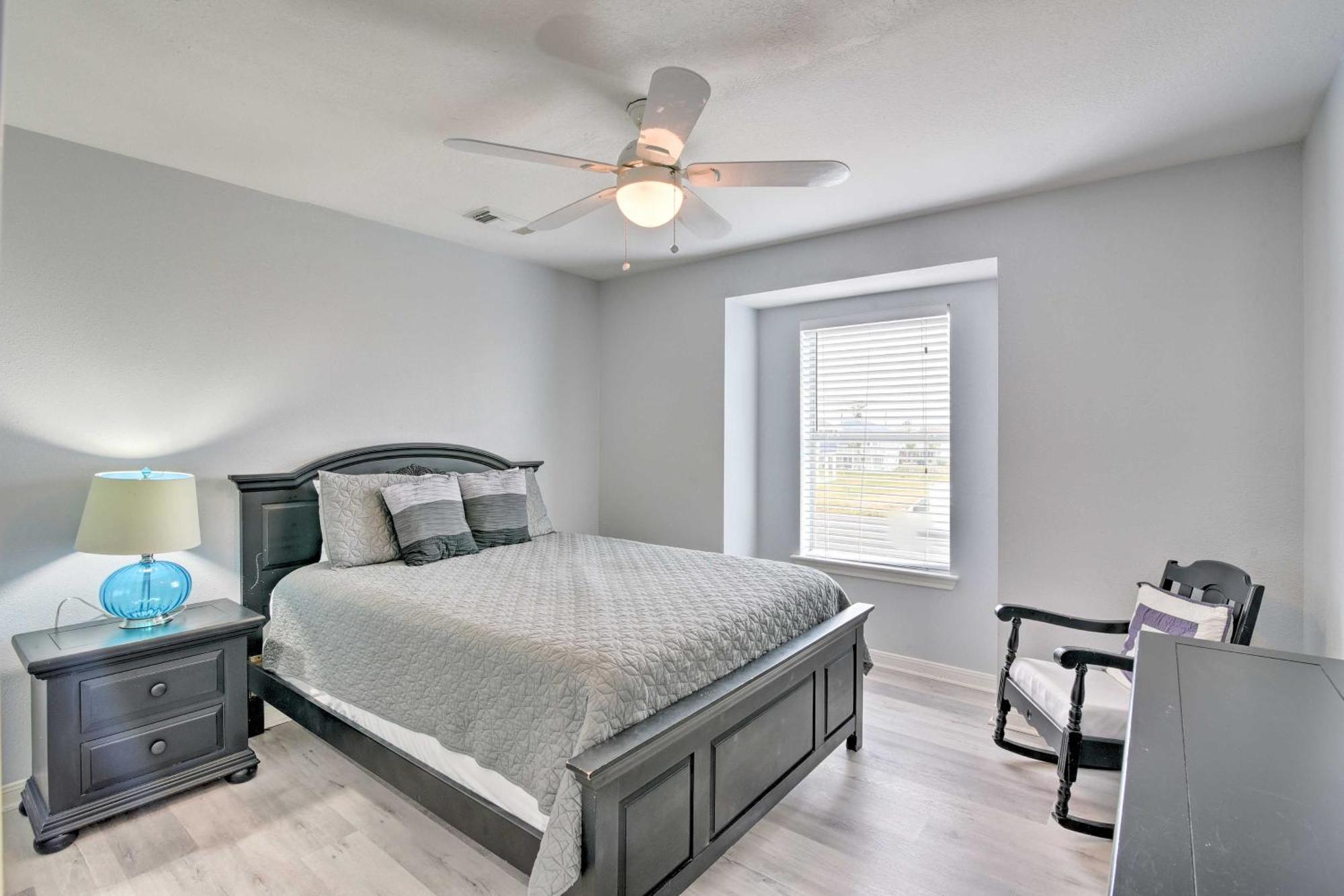 Oceanfront Galveston Home - Walk To Beach! Екстер'єр фото