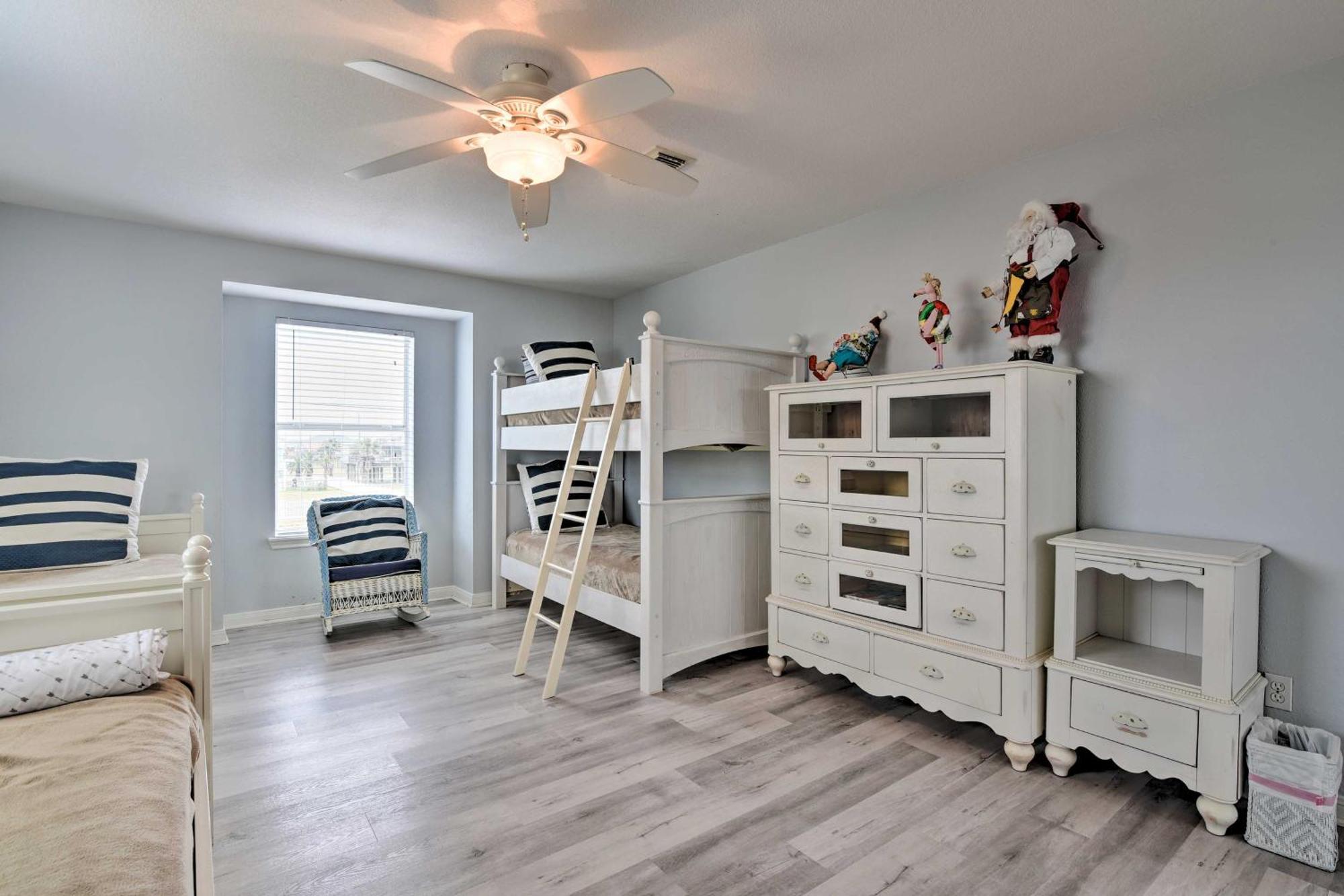 Oceanfront Galveston Home - Walk To Beach! Екстер'єр фото