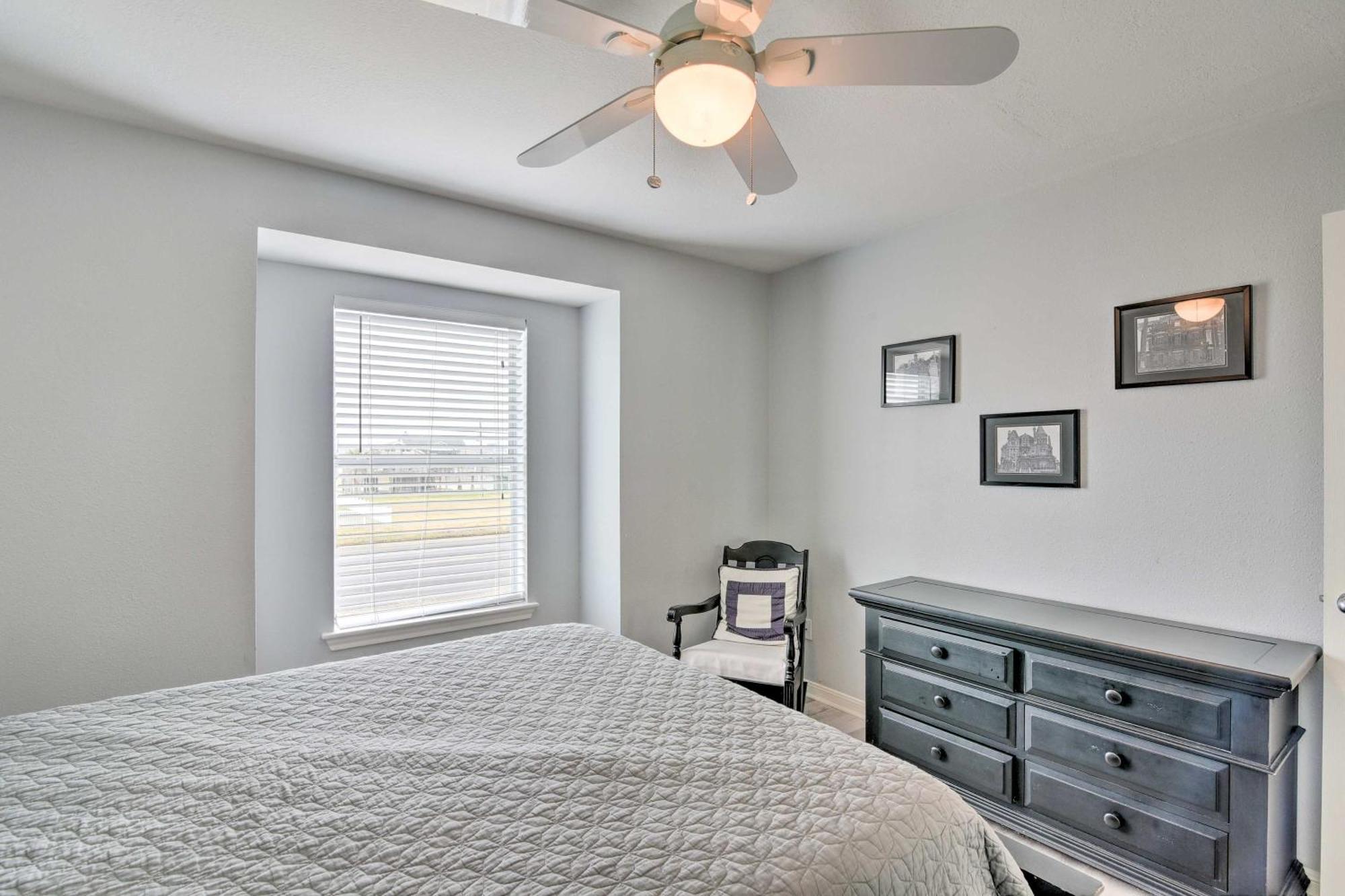 Oceanfront Galveston Home - Walk To Beach! Екстер'єр фото