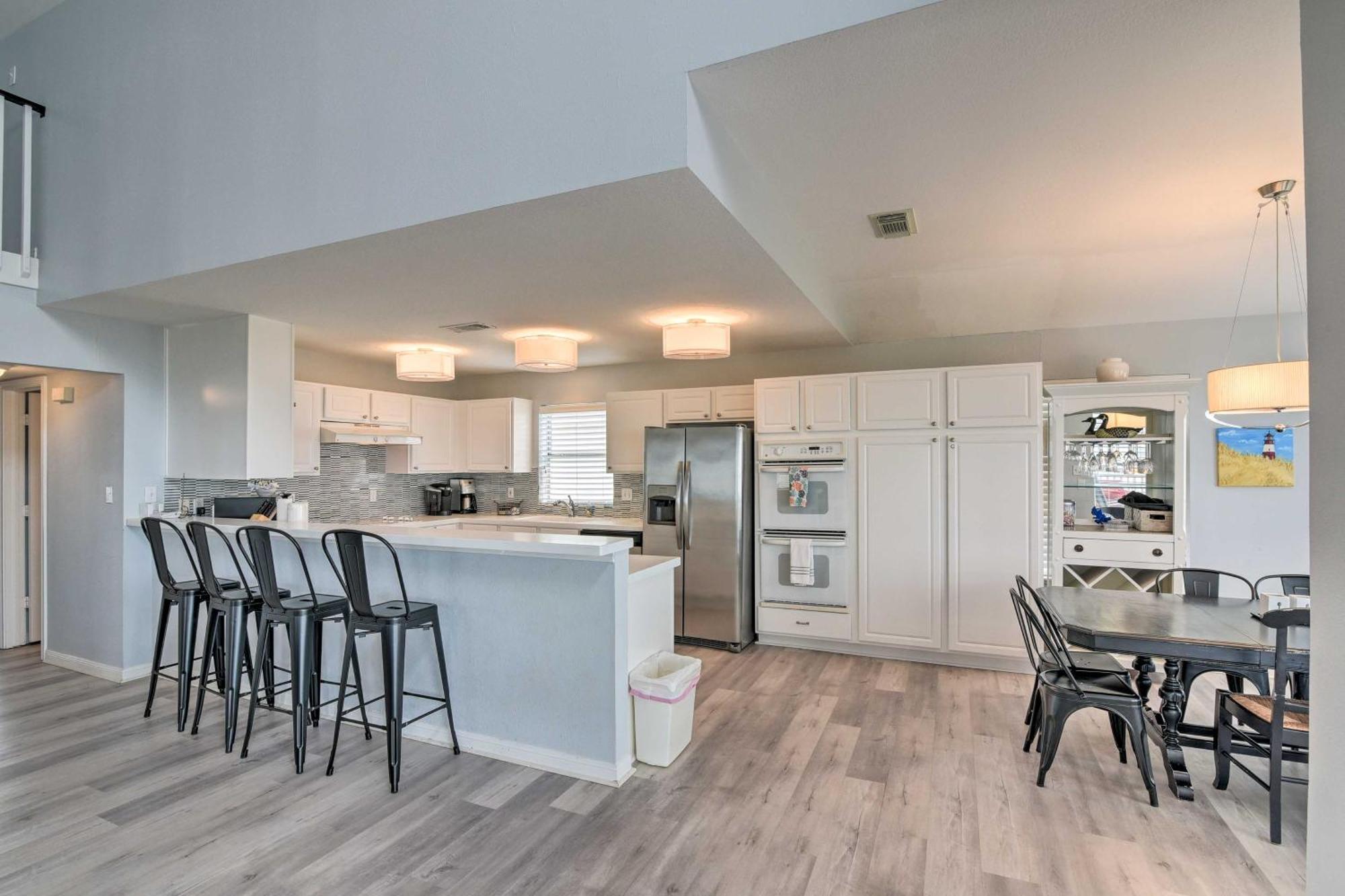 Oceanfront Galveston Home - Walk To Beach! Екстер'єр фото
