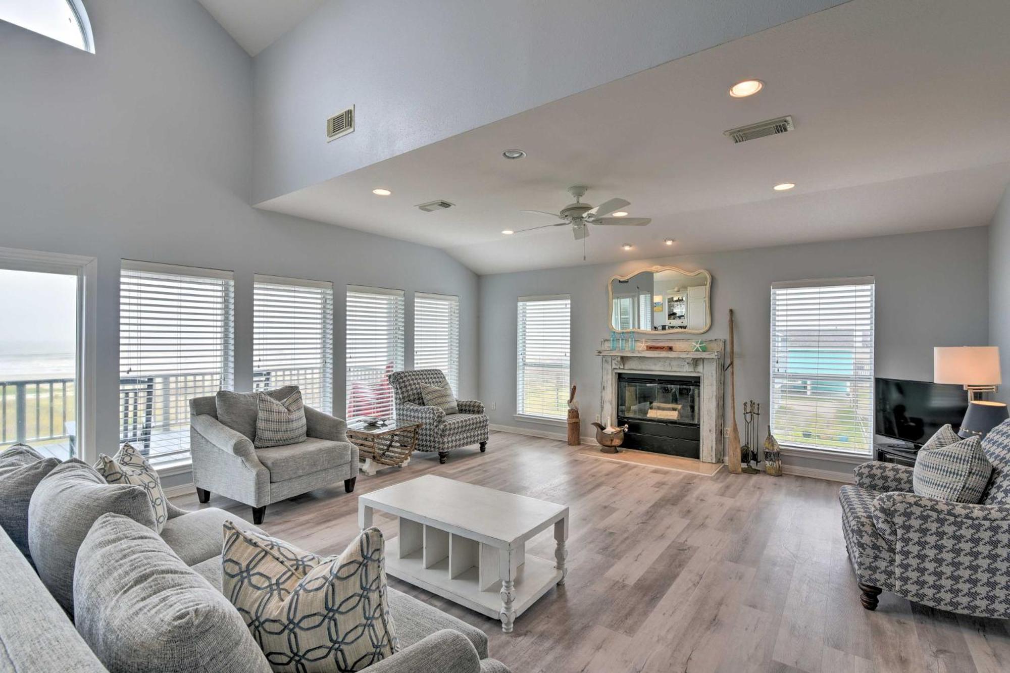 Oceanfront Galveston Home - Walk To Beach! Екстер'єр фото